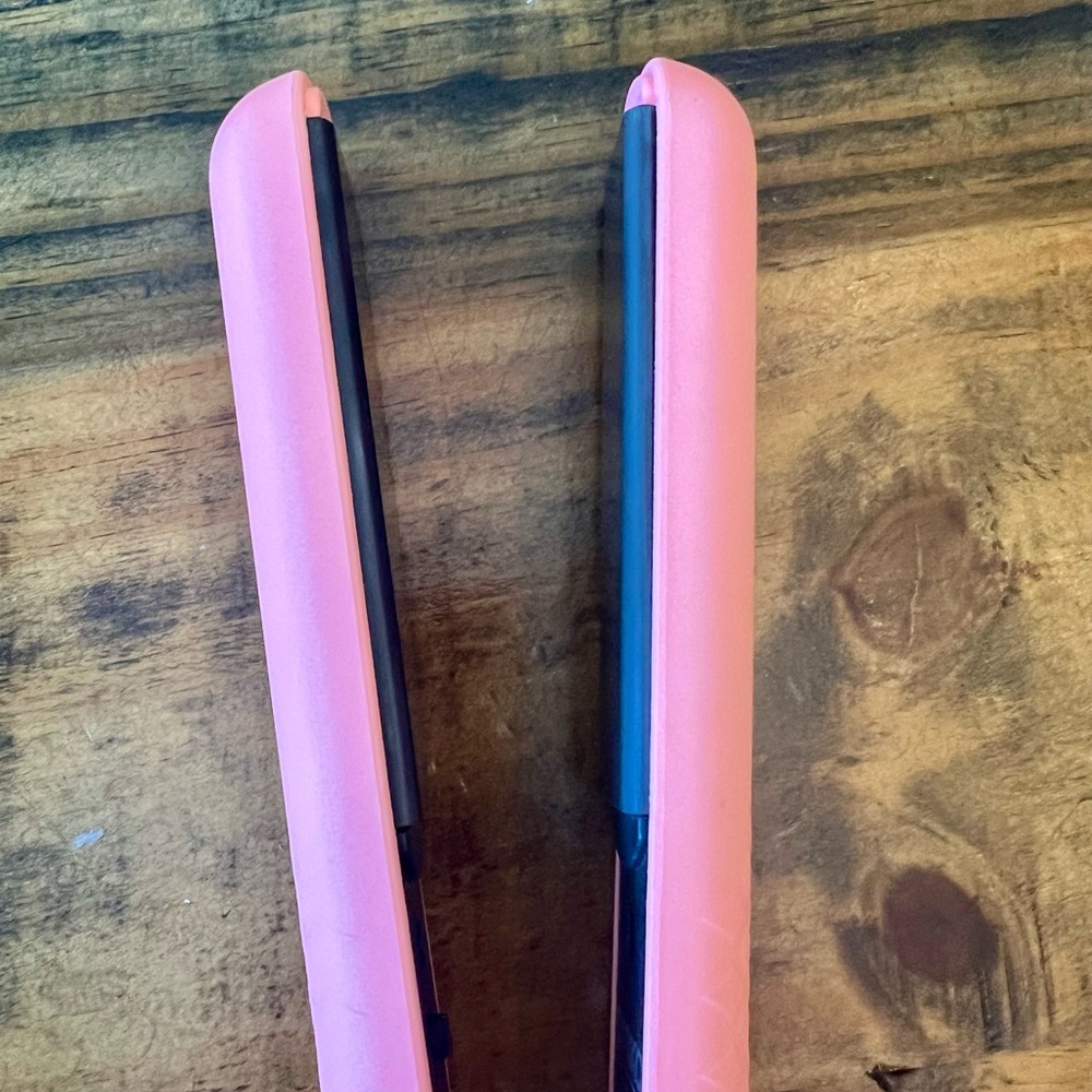 Amika Hair Flat Iron - Picture 2 of 7